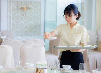 Tại sao môi trường nhà hàng – khách sạn chuộng nhân sự Full time lẫn Part time?